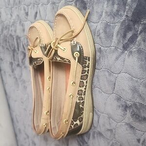 Womens leopard sperry size 7